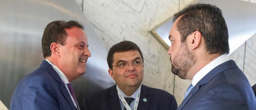 Secretário André Moura esteve ao lado do governador Cláudio Castro na abertura do Cosud