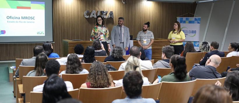 Roda de conversa contou com representantes de 170 entidades