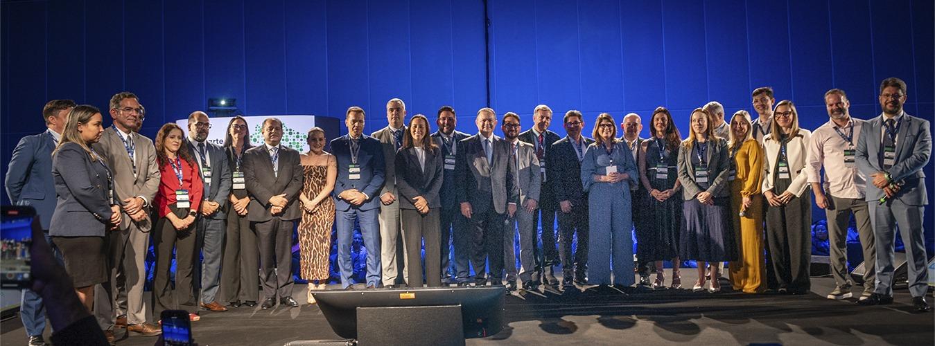 Presença ddo Secretario Adilson Faria (SEPLAG), ao centro