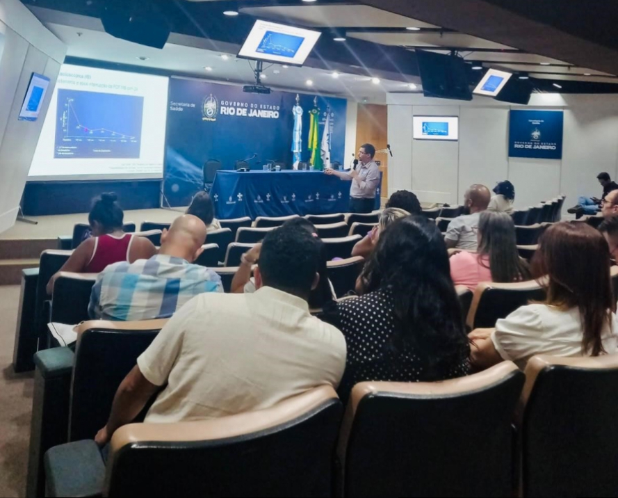 Pessoas com sintomas de doenças na pele podem ser examinadas; veículo dispõe de testes rápidos e exame laboratorial