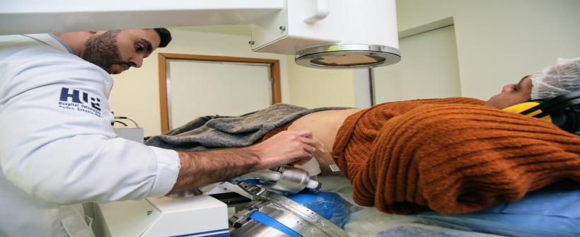 Ao todo, 20 pacientes fizeram a litotripsia, tratamento que fragmenta os cálculos sem a necessidade de cirurgia nesta sexta (25); outros 30 farão ao longo da semana; objetivo é reduzir o tempo de espera pelo procedimento