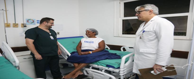 Com investimentos em novos equipamentos, os procedimentos também se tornaram menos invasivos, reduzindo o tempo de recuperação dos pacientes