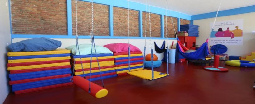 Secretaria de Estado de Saúde cria ‘casa de verdade’ para estimular autonomia de autistas adultos