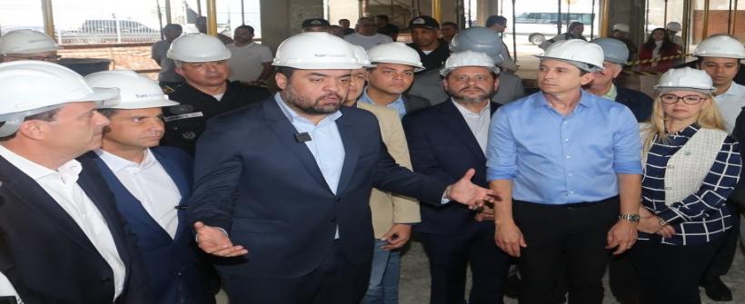 Governador e secretária de Saúde vistoriam obras do Instituto Estadual do Câncer da Baixada Fluminense, em Nova Iguaçu