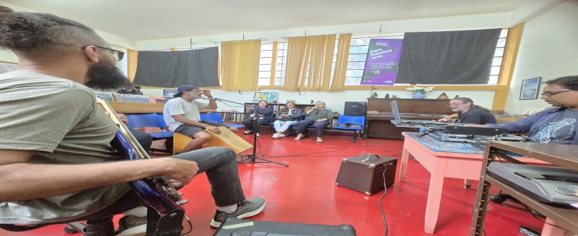 Acervo único com mais de 5.600 LPs faz do acesso à música instrumento de cura e inclusão social