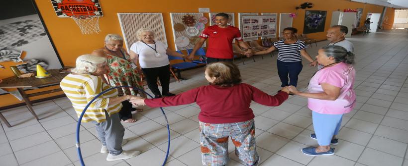 Exercícios ajudam a controlar a pressão arterial, o colesterol, os níveis de glicose no sangue e o peso corporal
