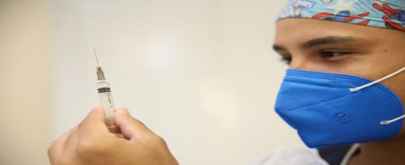 Covid-19: idosos e imunocomprometidos podem receber a segunda dose da bivalente