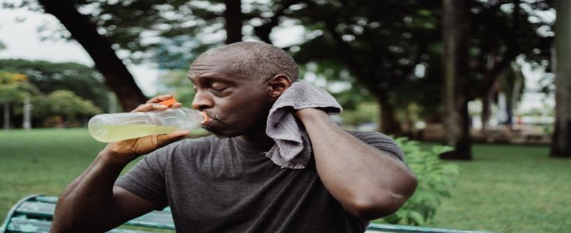 Especialistas da Secretaria de Estado de Saúde orientam como cuidar da saúde durante onda de calorCuidados com a alimentação e horários de exposição ao sol são algumas das dicas dos médicos da SES