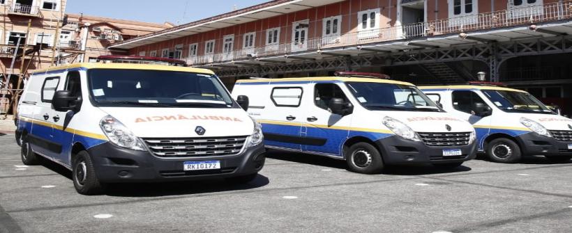 Governador e secretário de Saúde entregam 31 ambulâncias equipadas para 14 municípios do RJ