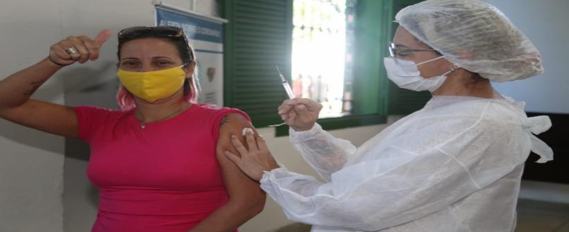 Governo do Estado e Prefeitura de Angra realizam vacinação em massa contra Covid-19 na Ilha Grande