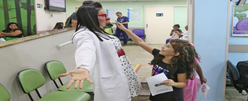 Hospital da Criança, em Vila Valqueire, promove festa para pequenos com direito a brinquedos e palhaços