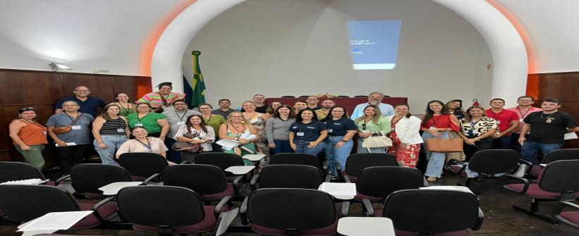 Treinamento orienta técnicos das vigilâncias municipais sobre coleta correta de amostras e faz parte do programa estadual de monitoramento de alimentos