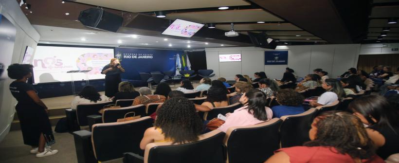 Capacitação promovida na sede da Secretaria de Saúde reuniu profissionais de 21 municípios que atuam no Programa Saúde na Escola para prevenir violências de gênero