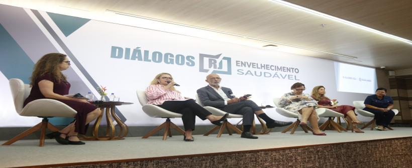 Secretária de Saúde debate políticas de envelhecimento saudável em evento com especialistas
