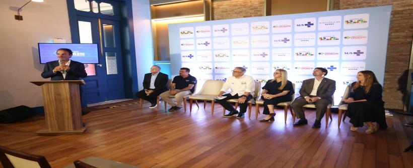 Ministro da Saúde, Alexandre Padilha, assina parceria em evento realizado na Zona Sul do Rio
