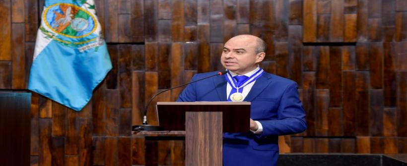 Médico ginecologista da Secretaria de Estado de Saúde é homenageado com Medalha Tiradentes