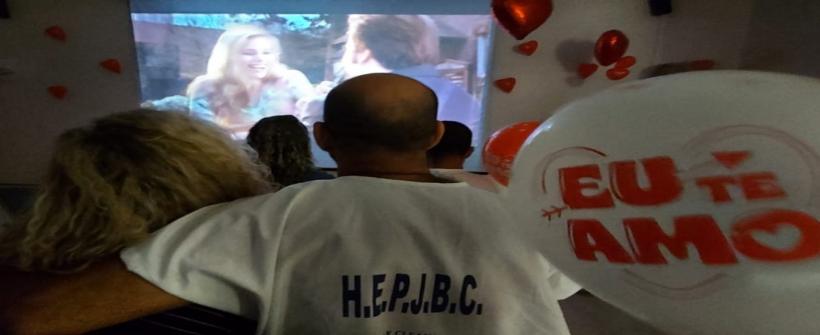 No Dia dos Namorados, Hospital Estadual João Batista Cáffaro promove sessão especial de cinema para pacientes e seus companheiros