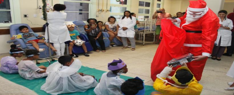 Pacientes da rede estadual recebem a visita de Papai Noel