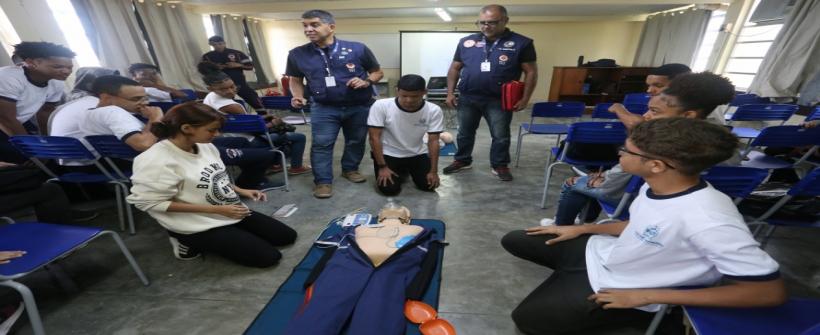 SAMU-RJ realiza palestra educativa sobre primeiros socorros para 100 alunos de escola estadual no Méier