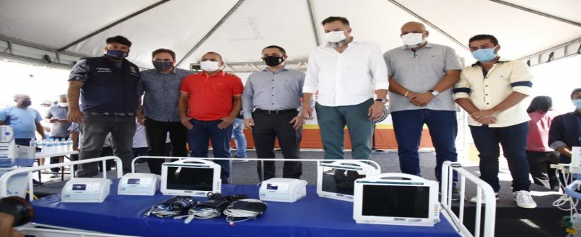 Secretário Alex Bousquet entrega a Belford Roxo respiradores e equipamentos para 20 leitos de UTI 