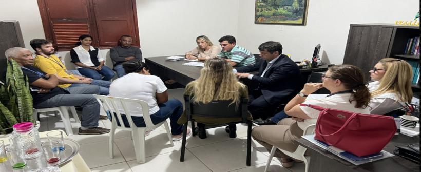 Secretário de Saúde acompanha casos de mortes de cães e gatos em Laje do Muriaé