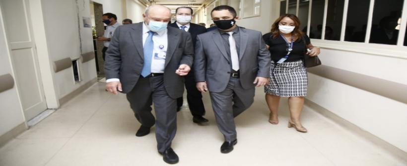 Secretário de Saúde visita Hospital Universitário Pedro Ernesto e elogia atendimento