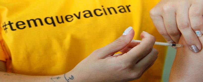 Secretaria de Estado de Saúde do Rio reforça necessidade da vacinação com a bivalente