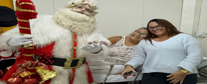 Crianças internadas se encantaram com a chegada do ‘bom velhinho’