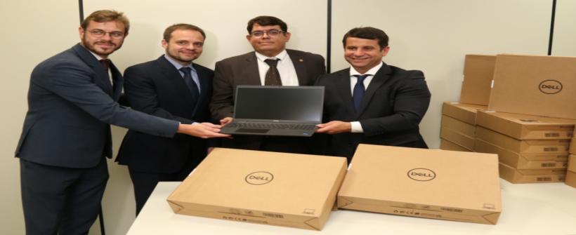 Vinte computadores doados à Secretaria de Saúde serão usados por crianças internadas em seis hospitais da rede estadual