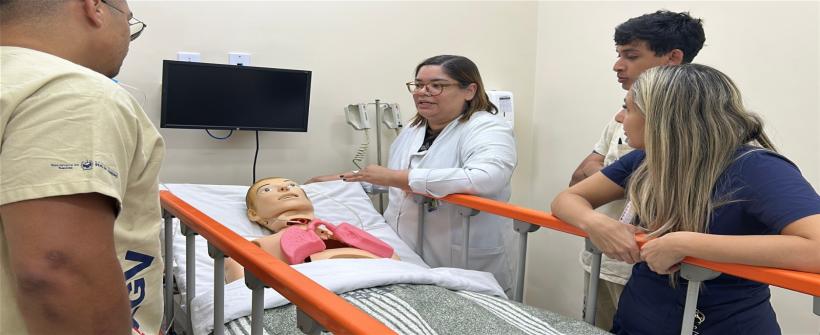 Capacitação com boneco de alta fidelidade já beneficiou cerca de 1.500 profissionais, reforçando a segurança no cuidado ao paciente