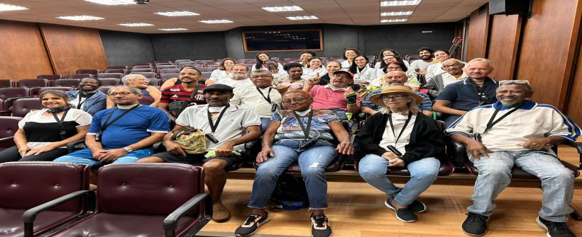 Coral formado por quem teve câncer de laringe emociona pacientes no Hospital Universitário Pedro Ernesto