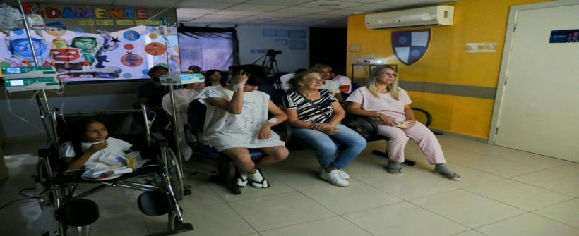 Projeto Curta Terapia ameniza o período de internação com cultura