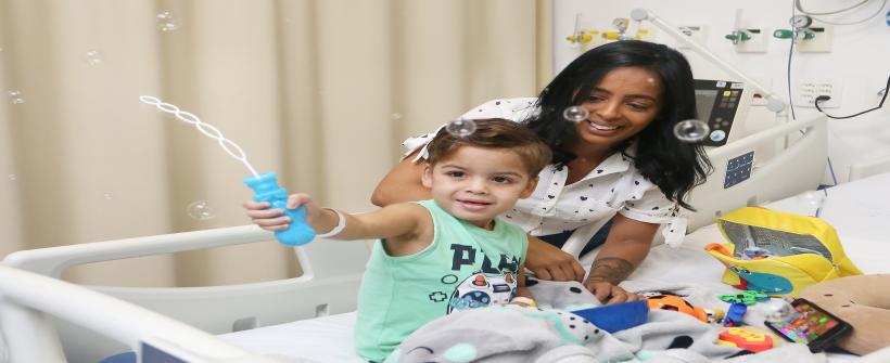 ‘Paciente grave se cuida nos detalhes’ foi a frase que impulsionou uma mãe durante longa e sofrida internação do filho no HERCruz