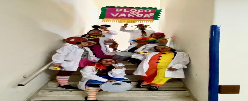 Com apresentações temáticas, grupo formado por colaboradores voluntários transforma o ambiente hospitalar 