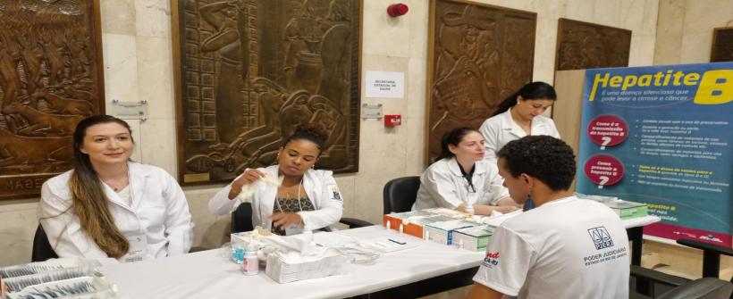 Houve palestra sobre benefícios do aleitamento materno e a importância do teste do pezinho, além de roda de conversa com pais atípicos