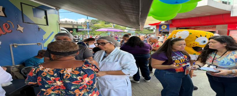 População pode se vacinar em unidades móveis que a secretaria levou para pontos de grande circulação