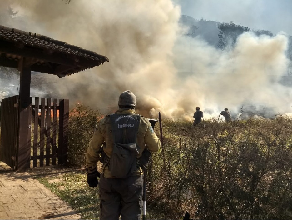  Guarda-parques do Inea e instituições parceiras unem esforços para combater incêndios nas UCs 
