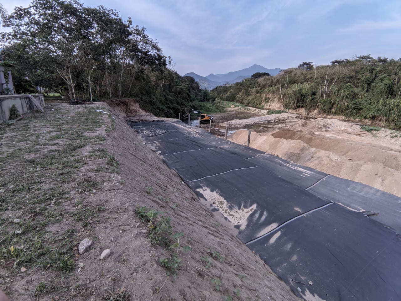 Obras de contenção são realizadas em Cachoeiras de Macacu
