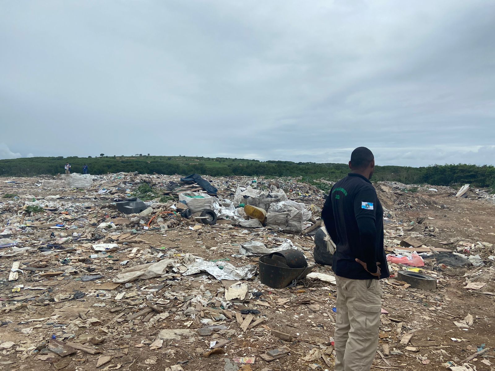Seas e Inea fiscalizam descate irregular de resíduos em Jardim Gramacho, Duque de Caxias
