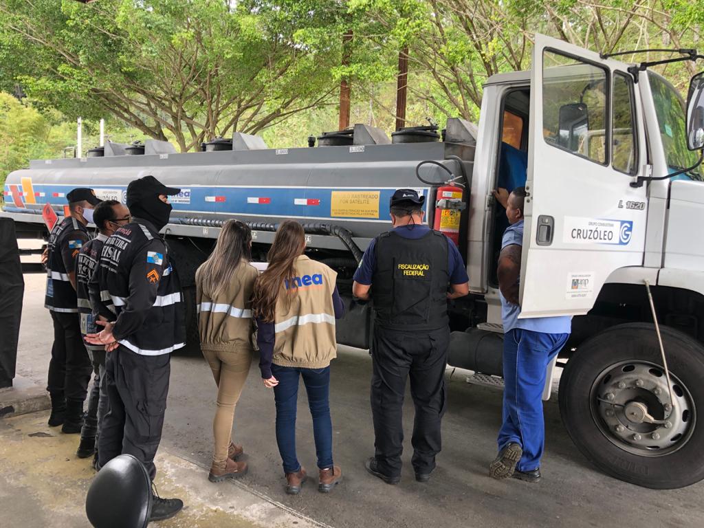 Seas e Inea intensificam fiscalização e realizam vistoria em 85 caminhões nas rodovias