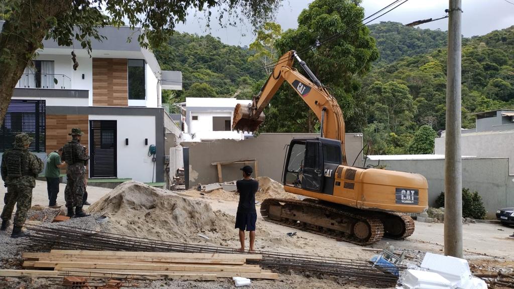   Construções irregulares na zona oeste do Rio estão na mira da Seas e do Inea em grande operação