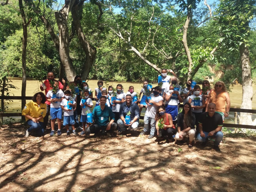 15 anos da APA Guandu: Inea celebra aniversário com plantio de 300 mudas