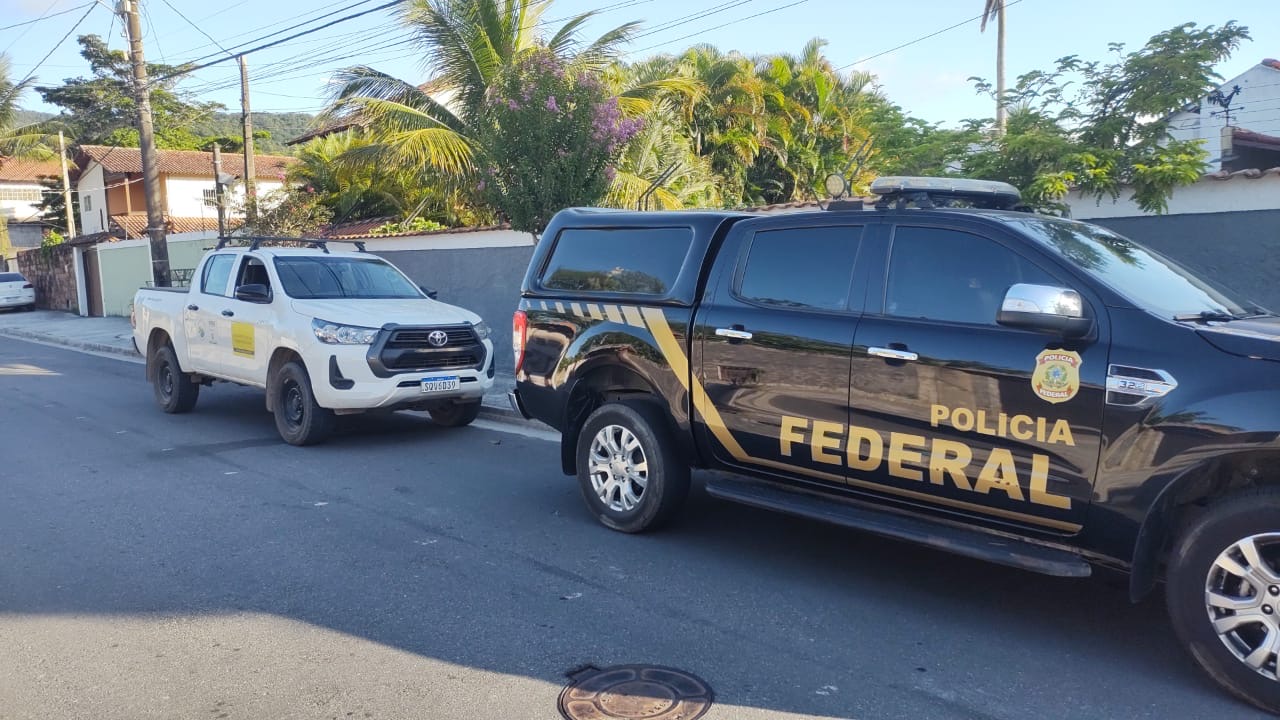 Tartaruga e jabutis encontrados durante operação da Polícia Federal eram utilizados para venda ilegal  Nesta quinta-feira (21/12), a Secretaria de Estado do Ambiente e Sustentabilidade (Seas) e o Instituto Estadual do Ambiente (Inea), por meio das equipes do Parque Estadual da Serra da Tiririca (Peset), prestou apoio à Delegacia da Polícia Federal de Niterói em uma operação de busca e apreensão de animais utilizados para comercialização ilegal. Em uma residência na Região Oceânica da cidade, os agentes apre