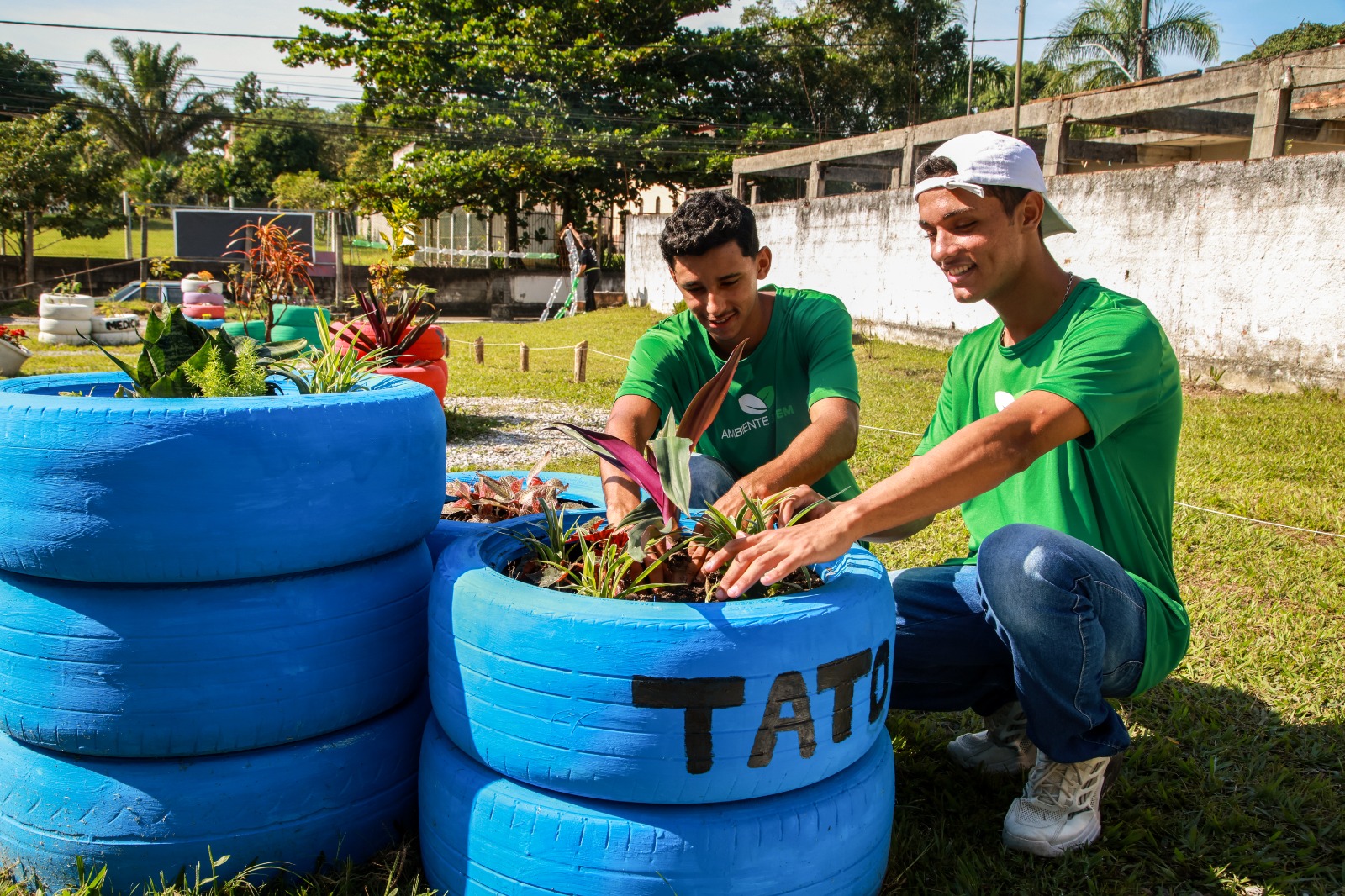 Alunos do Ambiente Jovem inauguram jardim sensorial em Guapimirim