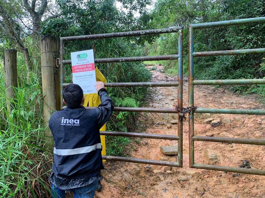 Seas e Inea deflagram operação contra desmatamento em Mangaratiba