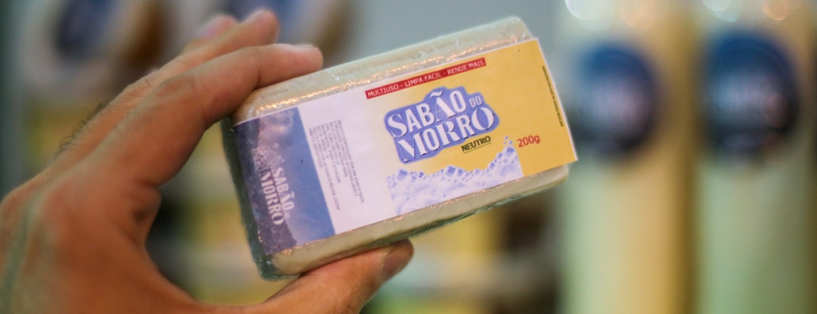 Dia Mundial do Ambiente: projeto do Governo do Rio transforma óleo de cozinha em sabão biodegradável na Rocinha