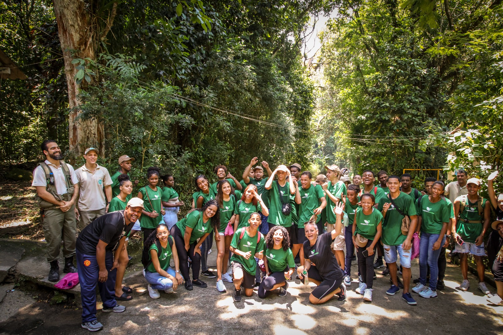 Alunos do Ambiente Jovem participam de aula de campo no Parque Estadual da Pedra Branca