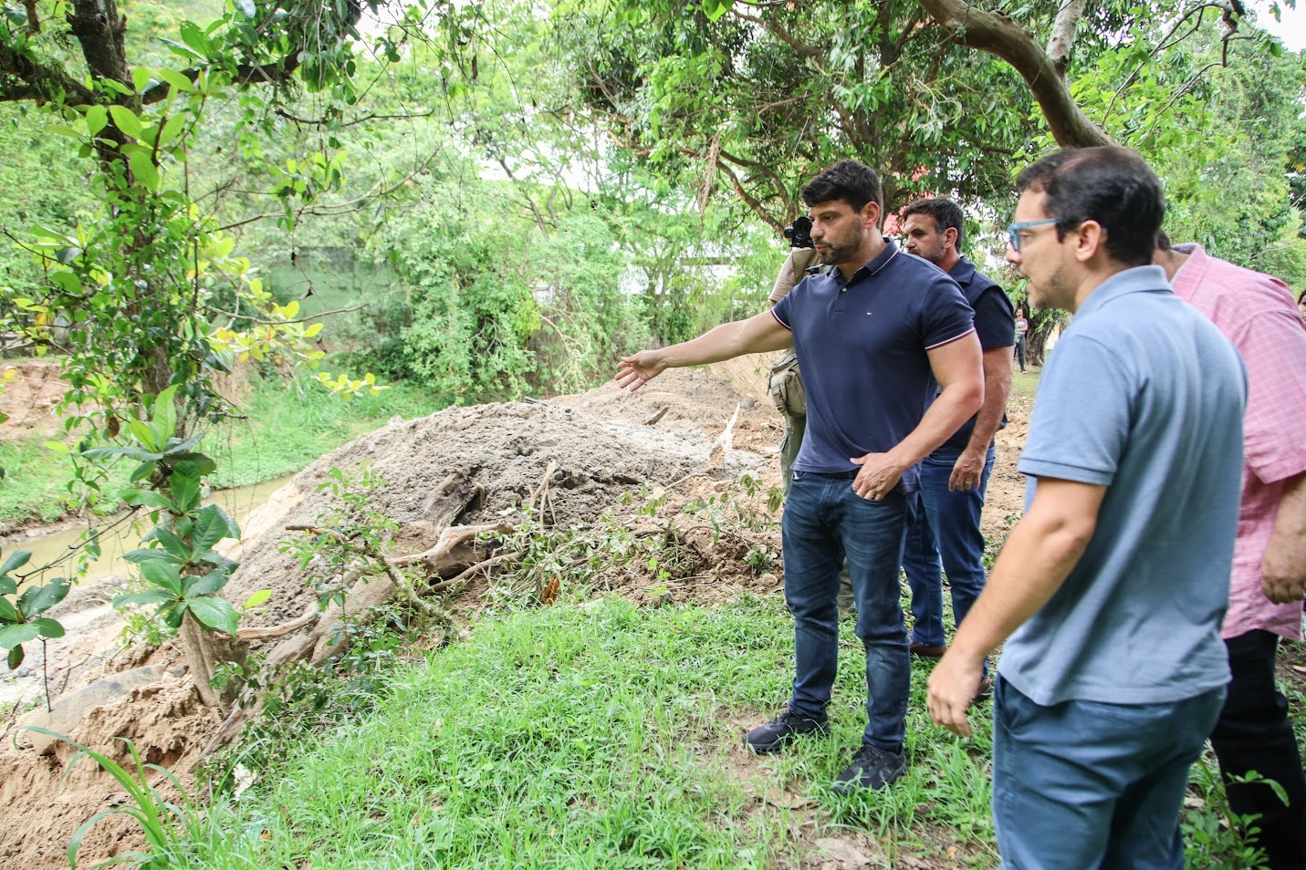Secretário Estadual do Ambiente e Sustentabilidade Bernardo Rossi visita obras do Limpa Rio, em Volta Redonda