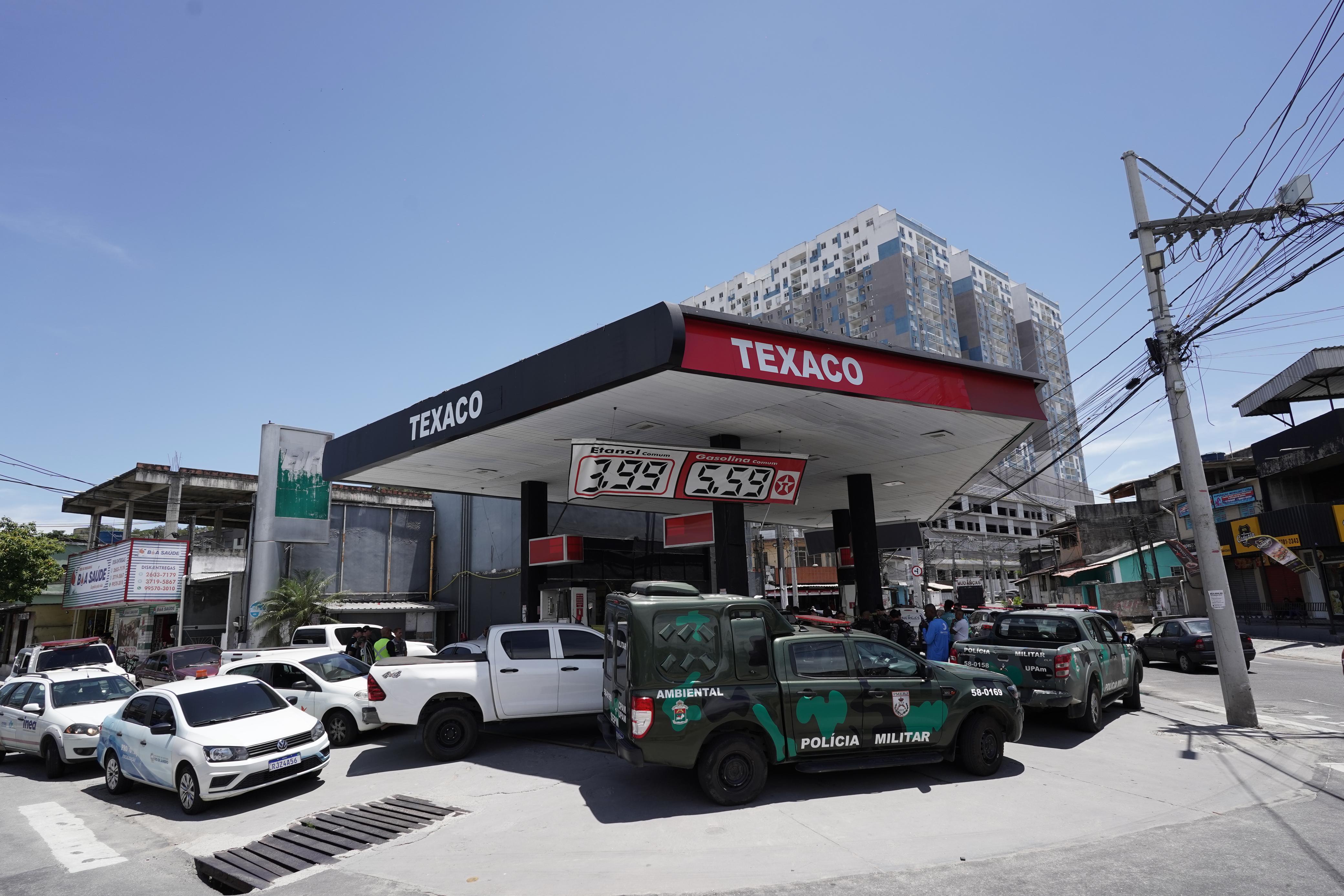 Posto de gasolina no Bairro de Colubandê