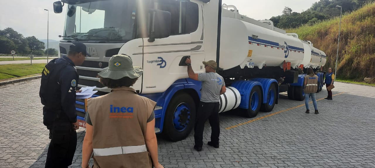 Secretaria de Estado do Ambiente e Sustentabilidade e Inea intensificam fiscalização de transporte rodoviário de produtos químicos em 2022
